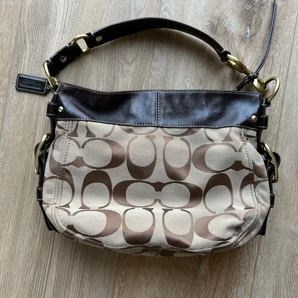 Coach Shoulder Bag. Excellent used condition. - Picture 5 of 6